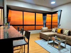 "Oceanfront 2BR, Home Office, Pool, Gym, Sauna, BBQ, Play area and Free Parking"