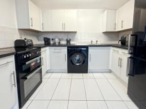 1-Bed Flat With Free Parking Great Location