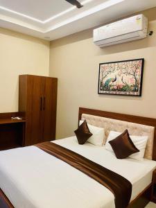 Jai Raghunandan Hotel