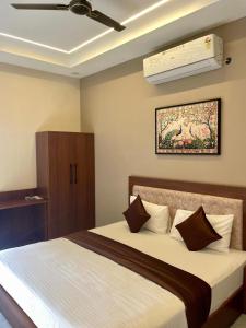 Jai Raghunandan Hotel