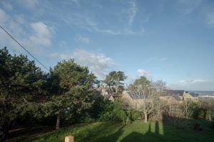 Charmante maison bretonne Vue imprenable sur la mer Jardin et grand terrain 10min de la plage à pied