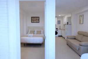 Apartamento moderno con piscina y parking privado