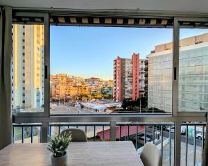 Apartamento moderno con piscina y parking privado