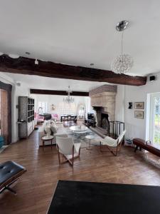 A timeless manor of discreet luxury and absolute privacy