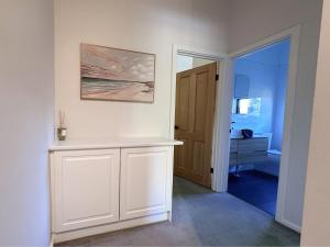 3 Bedrooms Home in Fullarton with Pool Access