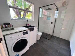 3 Bedrooms Home in Fullarton with Pool Access