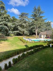 A timeless manor of discreet luxury and absolute privacy