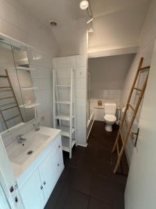 Les 3 chapeaux Dinant 6p Les canotiers 4p avec terrasse Le melon 2p SANS terrasse