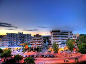 Spacious apartment in Caorle with shared pool