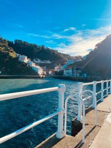 Chalet con piscina, jacuzzi y vistas al mar, a 5 min del puerto de Cudillero