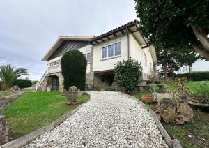 Chalet con piscina, jacuzzi y vistas al mar, a 5 min del puerto de Cudillero