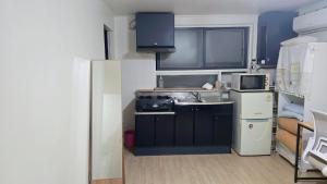 Spacious one room close to the airport