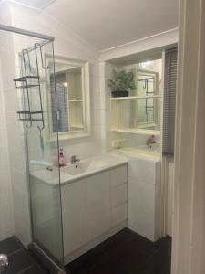 Short Stay retreat Behn Cove