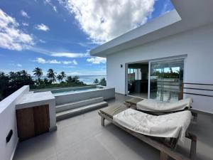 Stylish Penthouse with breathtaking oceanviews and private rooftop pool