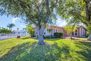 Waterfront Fishing Pier - The Pier Cottage