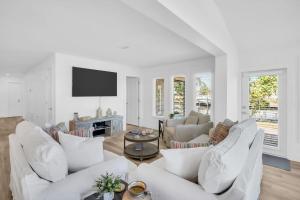 Waterfront Fishing Pier - The Pier Cottage