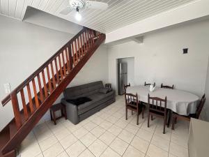 Casa há 40m da praia e no centro de Canasvieiras