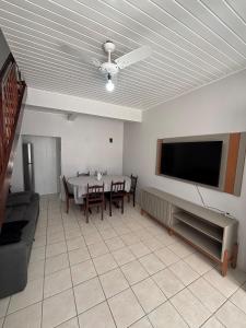 Casa há 40m da praia e no centro de Canasvieiras