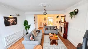 Spacious house in Hamilton with free parking & WiFi