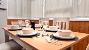 Spacious house in Hamilton with free parking & WiFi