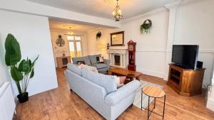 Spacious house in Hamilton with free parking & WiFi