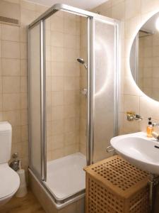 Bright studio with balcony & view to the Matterhorn