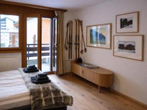 Bright studio with balcony & view to the Matterhorn