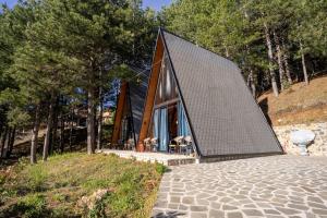 Golden Cabin 2 Gjinar by PikHost