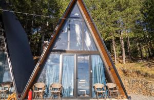 Golden Cabin 2 Gjinar by PikHost