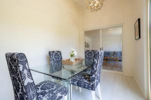 Brighton Blissful - Couples Villa Pool Spa Sauna