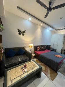 Supertech Royal Paradise Studio BnB