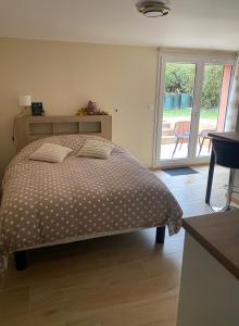 Charmant studio rénové avec terrasse privative