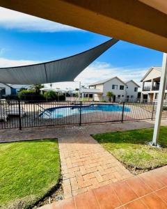 Poolside Family Villa close to Chinamans Beach