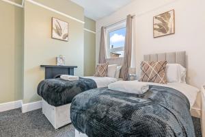 NEW! Sleeps 5 - Free Parking - Contractors