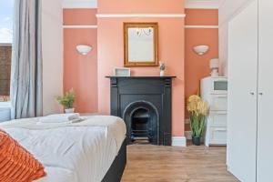 NEW! Sleeps 5 - Free Parking - Contractors