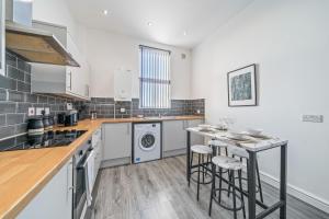 Latimer Flat 3 - Spacious 2-Bed Apt - Sleeps 6