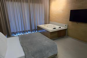 Chalés confortáveis com hidromassagem e vista para lago