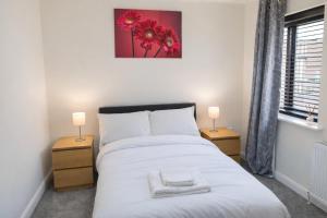 Spacious 4 Bedroom House in Milton Keynes with Home Office and Free Parking