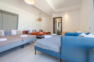 Designer Luxury Penthouse with Private Pool & BBQ