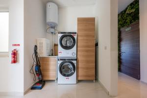 Designer Luxury Penthouse with Private Pool & BBQ