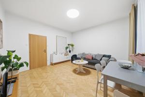 Stylish 2BR Family Apartment near Hockey Stadium