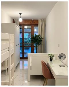 Flat with 2 Private Parking Spots & Private Garden