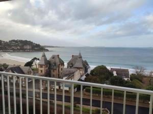 Appartement avec WIFI, VUE SUR MER à 200m plage à PERROS-GUIREC - Réf 827