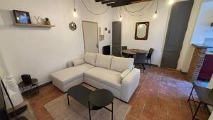 T2 Vieux Mans Face Cathédrale Rue Piétonne