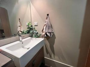 Private Bedroom in Melbourne CBD