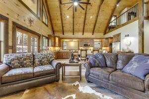 Riverfront Cabin with Mtn Views in Robbinsville