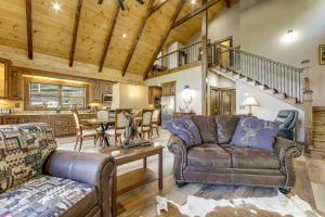 Riverfront Cabin with Mtn Views in Robbinsville