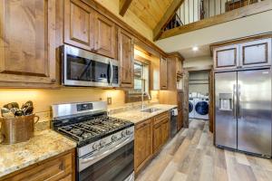 Riverfront Cabin with Mtn Views in Robbinsville