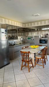 Casa espaçosa de 02 quartos sendo 01 suíte para 06 pessoas