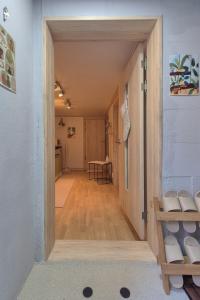 Stay in Green, NEW Mangwon Station 3 minutes on foot, free luggage storage